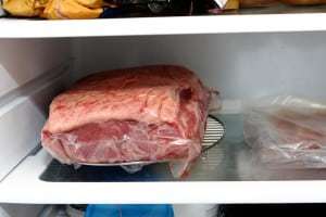 Lav dit eget dryaged kød i dit køleskab - hygiejnisk og let.