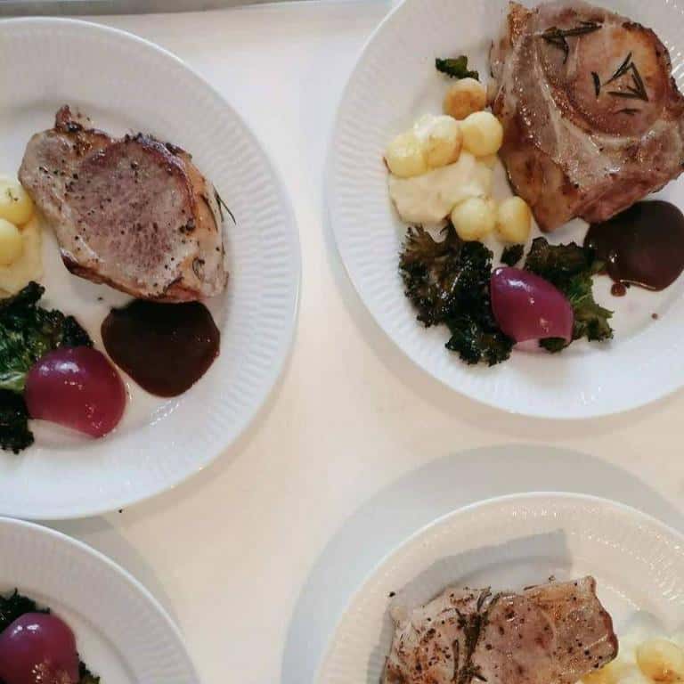 Den færdige ret med dryaged svinekotellet