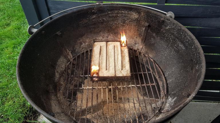 koldrøgning med generator or røgsmuld i almindelig grill